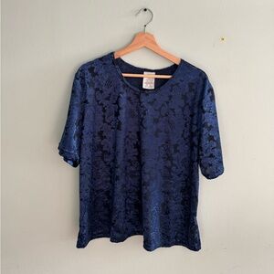 VINTAGE DAMASK TEE
